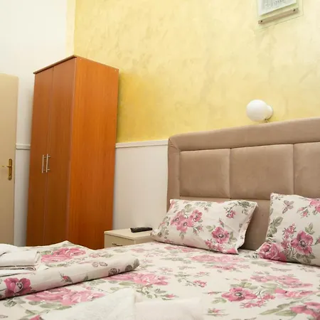 Sobe Sa Sopstvenim Kupatilom Private Bathroom In Center Novi Sad
