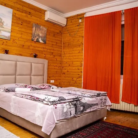 Sobe Sa Sopstvenim Kupatilom Private Bathroom In Center Guest house *