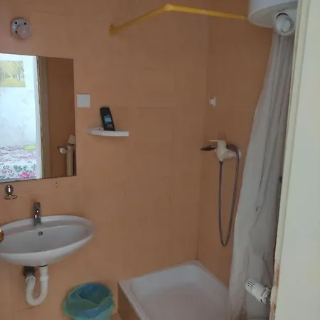 Guest house Sobe Sa Sopstvenim Kupatilom Private Bathroom In Center