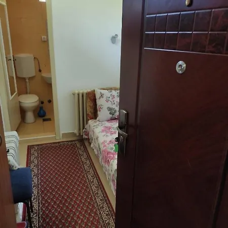 Affittacamere Sobe Sa Sopstvenim Kupatilom Private Bathroom In Center *