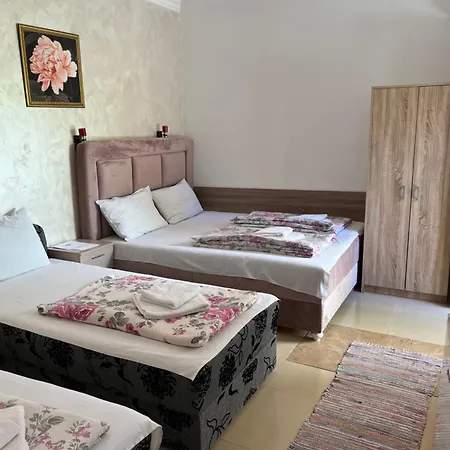Guest house Sobe Sa Sopstvenim Kupatilom Private Bathroom In Center