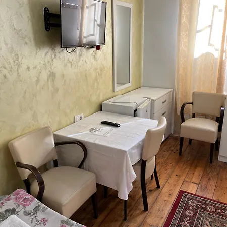 Sobe Sa Sopstvenim Kupatilom Private Bathroom In Center Guest house *