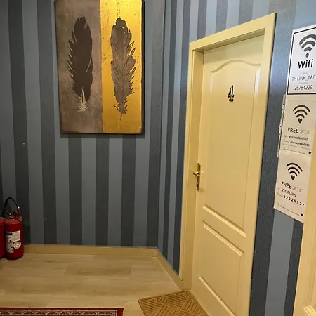 Guest house Sobe Sa Sopstvenim Kupatilom Private Bathroom In Center