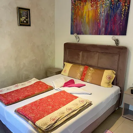 Sobe Sa Sopstvenim Kupatilom Private Bathroom In Center Guest house *