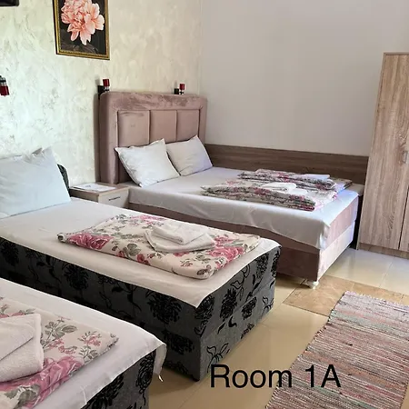 Guest house Sobe Sa Sopstvenim Kupatilom Private Bathroom In Center *