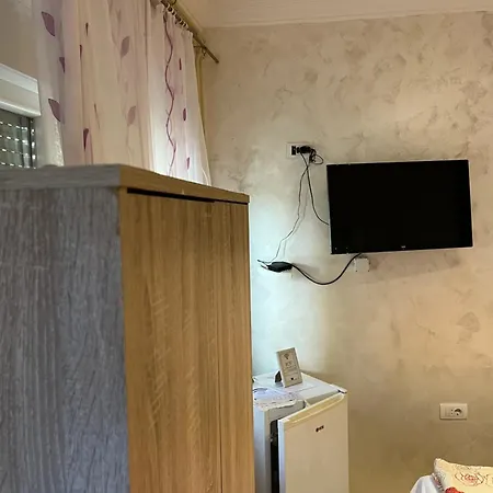 Sobe Sa Sopstvenim Kupatilom Private Bathroom In Center * Novi Sad