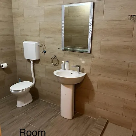 Guest house Sobe Sa Sopstvenim Kupatilom Private Bathroom In Center Novi Sad