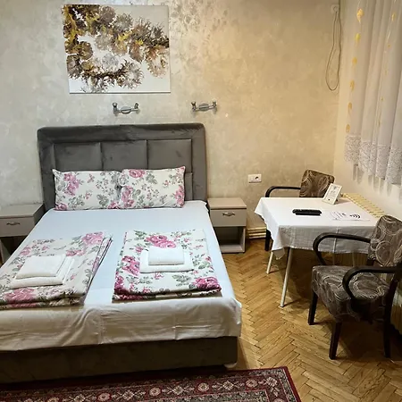 Guest house Sobe Sa Sopstvenim Kupatilom Private Bathroom In Center *