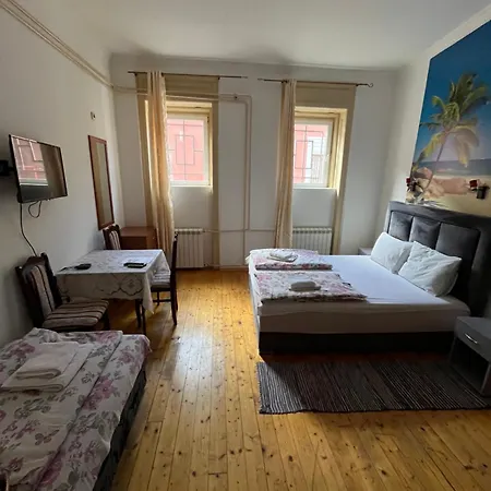 Sobe Sa Sopstvenim Kupatilom Private Bathroom In Center Guest house Novi Sad