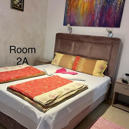 Guest house Sobe Sa Sopstvenim Kupatilom Private Bathroom In Center Novi Sad