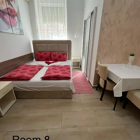 Guest house Sobe Sa Sopstvenim Kupatilom Private Bathroom In Center Novi Sad